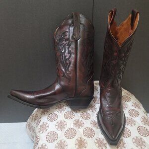 New Women's size 8  Leather, Burgundy Nocona cowboy boots